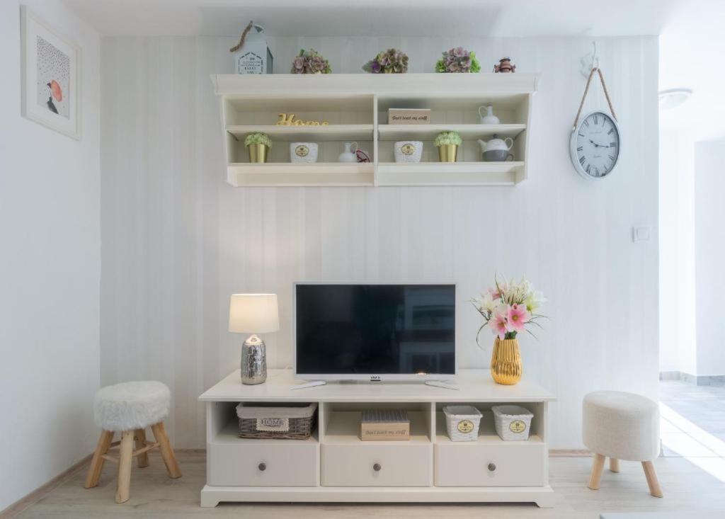 Apartment Tomislav วีร์ ภายนอก รูปภาพ