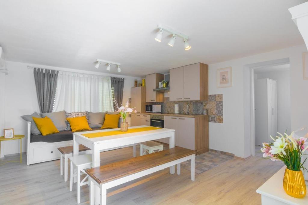 Apartment Tomislav วีร์ ภายนอก รูปภาพ