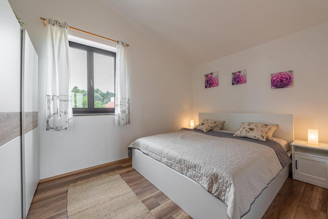 Apartment Tomislav วีร์ ภายนอก รูปภาพ