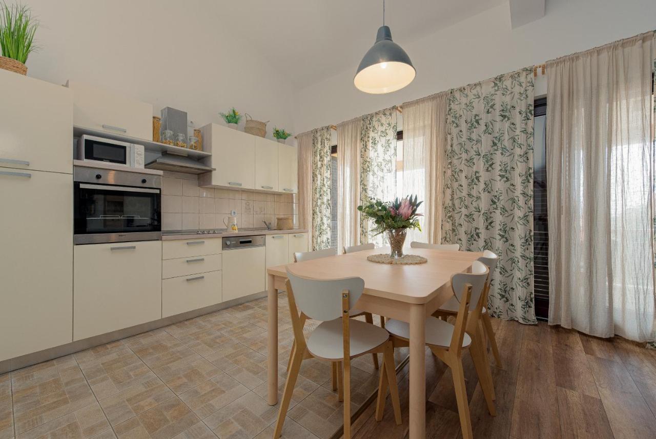 Apartment Tomislav วีร์ ภายนอก รูปภาพ