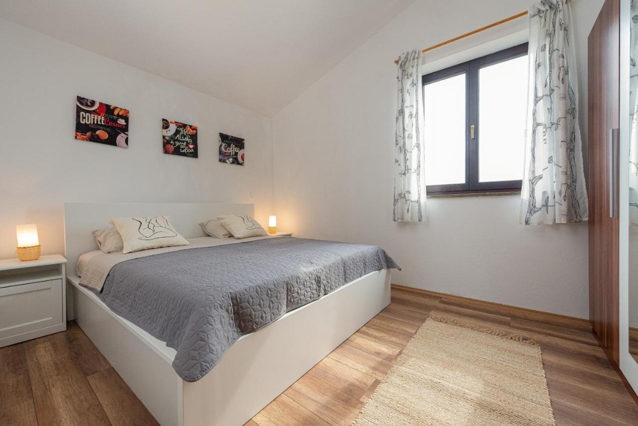 Apartment Tomislav วีร์ ภายนอก รูปภาพ