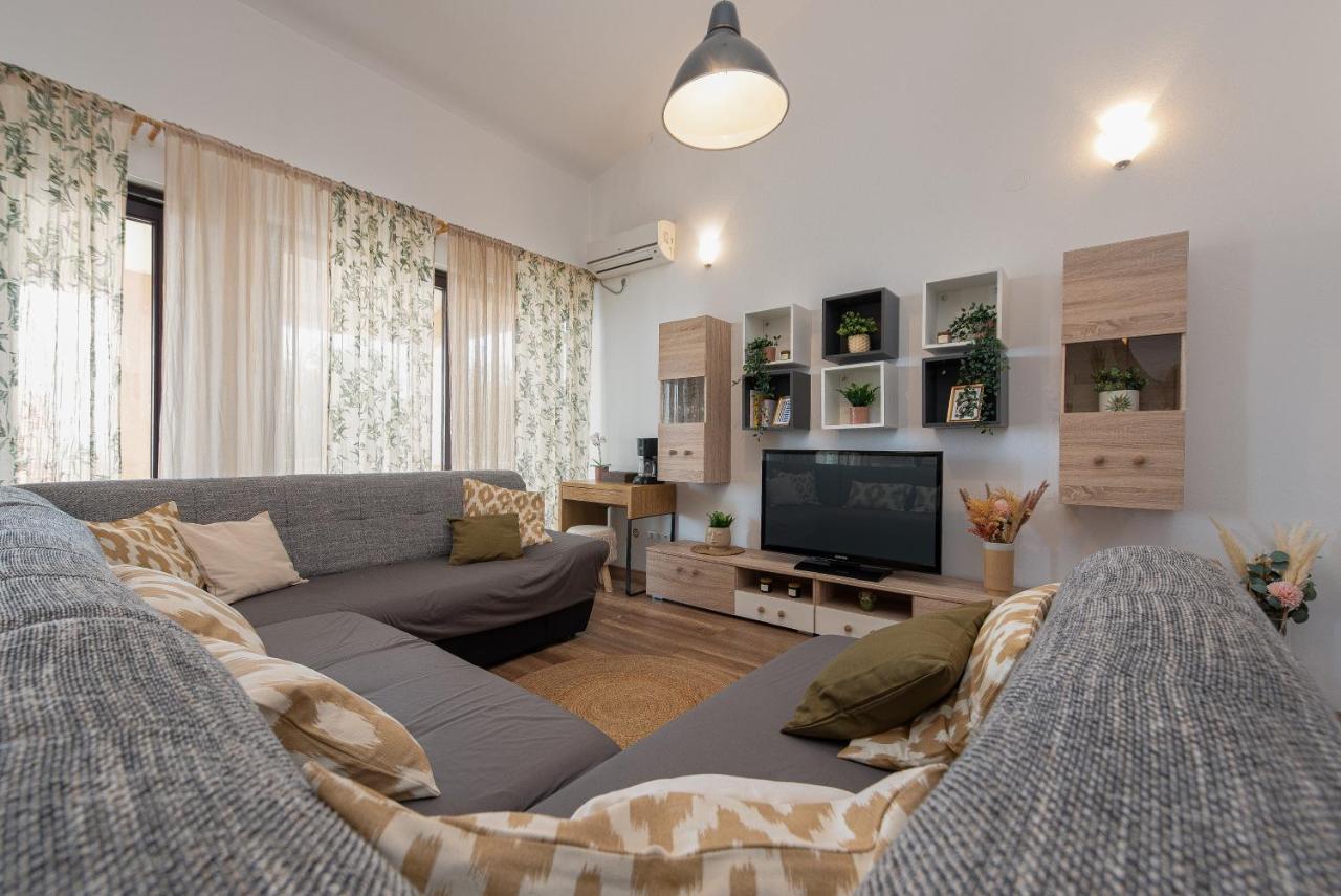Apartment Tomislav วีร์ ภายนอก รูปภาพ