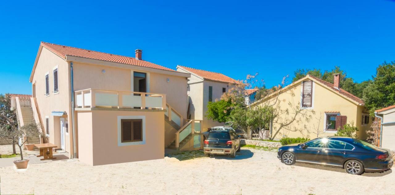 Apartment Tomislav วีร์ ภายนอก รูปภาพ