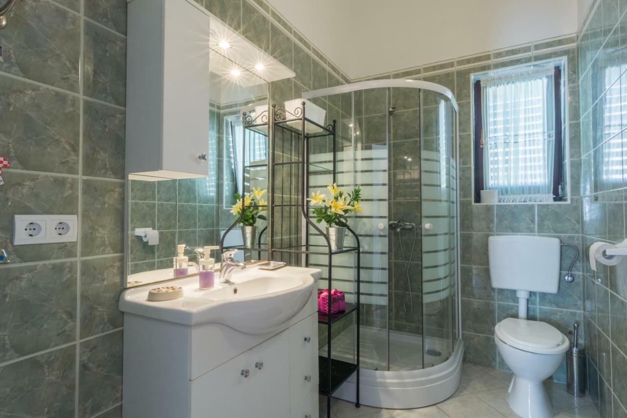 Apartment Tomislav วีร์ ภายนอก รูปภาพ